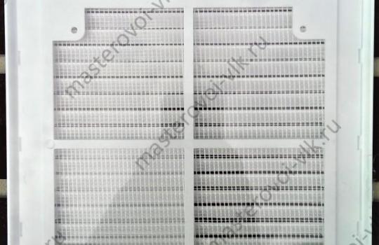 Решетка вентиляционная ПВХ квадратная разъемная с москитной сеткой "ЭРА" Белая (150-208)